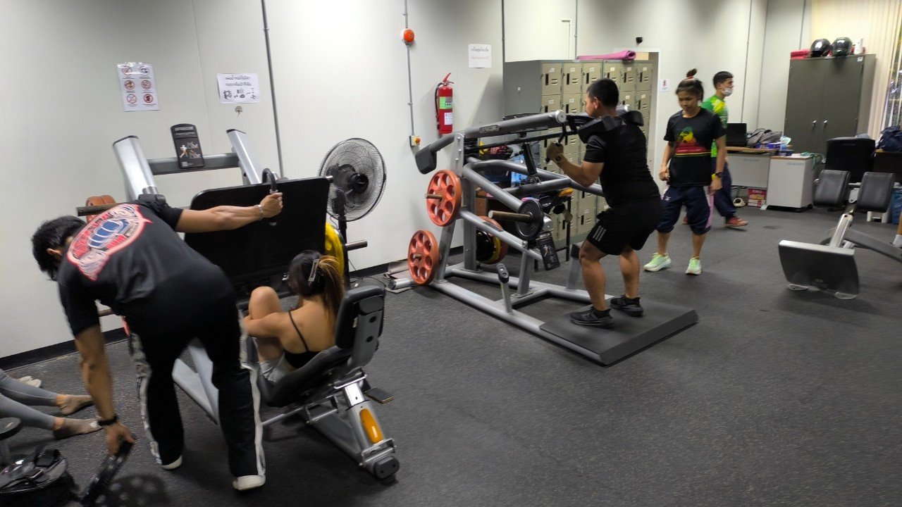 FreeWeightRoom01
