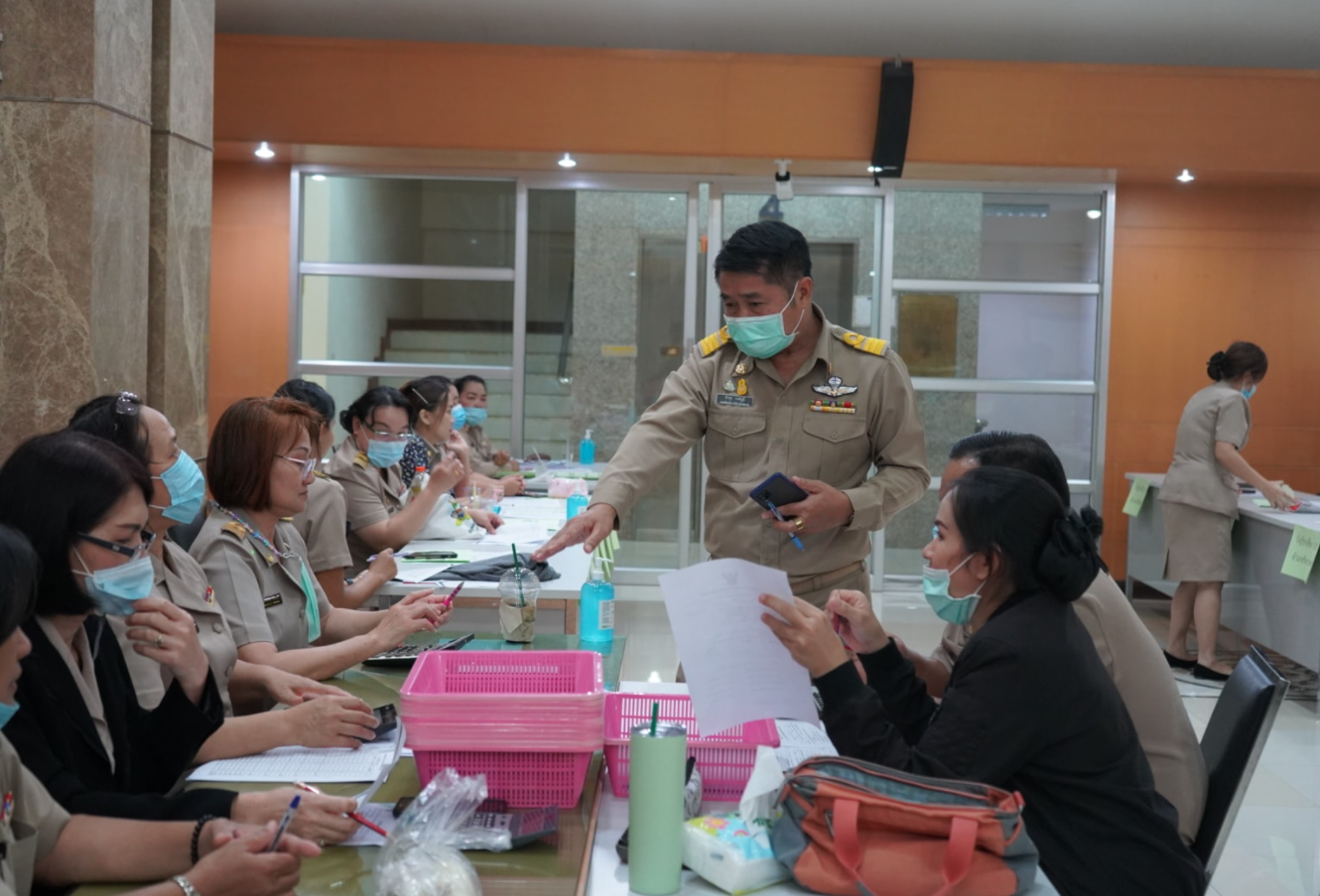 ในภาพอาจจะมี 3 คน